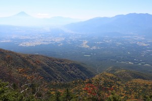 編笠山登山中に見える富士山  
