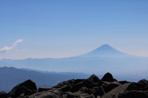 編笠山頂から見る富士山  