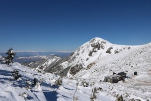 箕冠山から見る西天狗岳と北アルプス