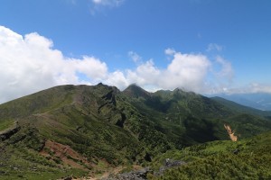 硫黄岳から見る横岳・赤岳・阿弥陀岳 